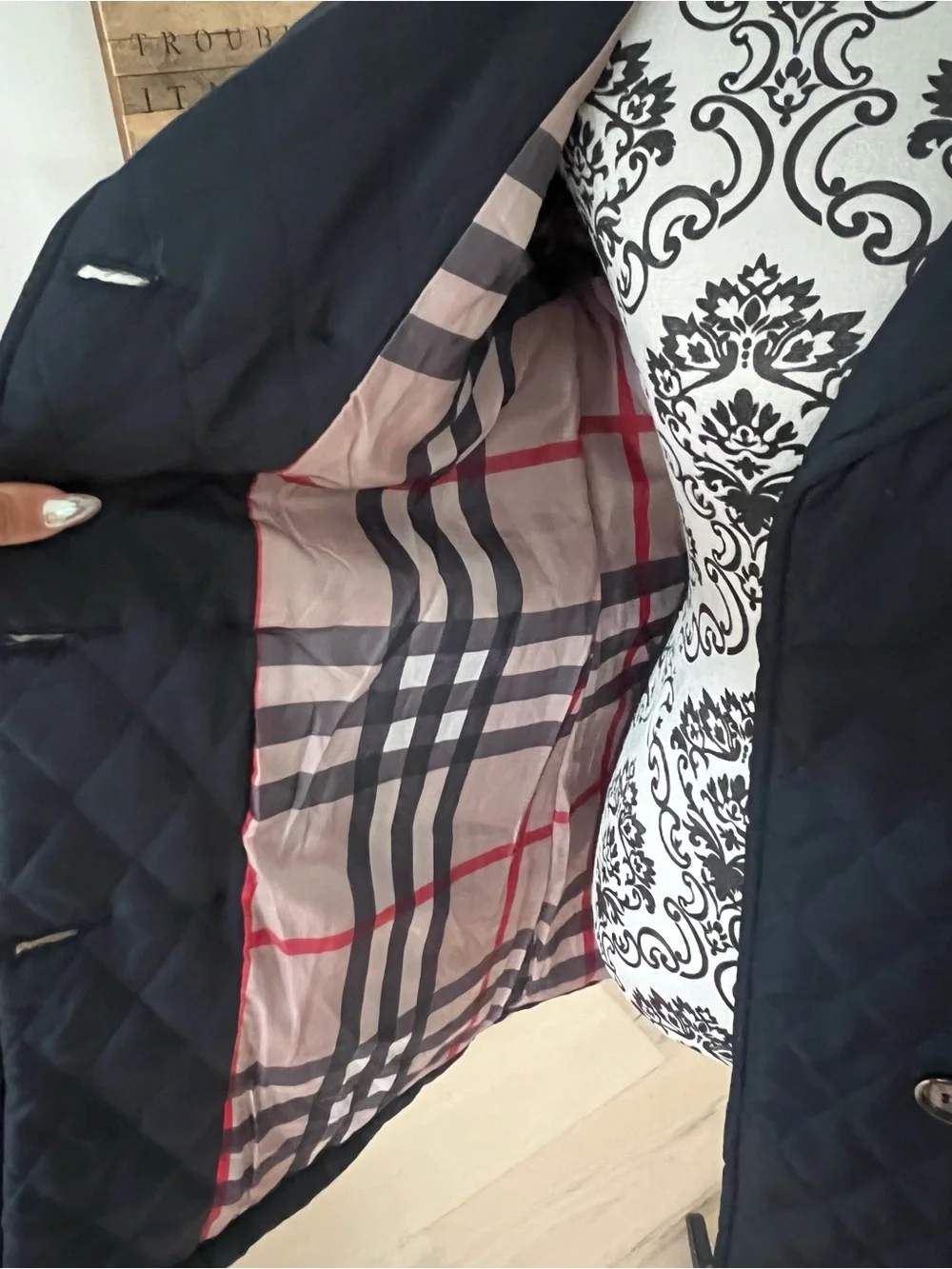 Burberry Vintage Nova Check Quilted Coat Detachable Fur collar Deadstock
Size L - Picture 7 of 9